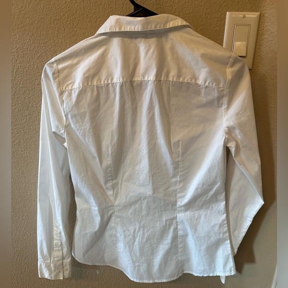 H&M button up white blouse. Like new condition. Size 6. - Picture 2 of 3